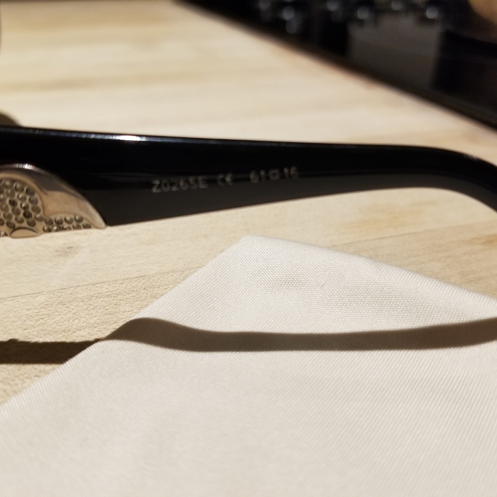 Louis Vuitton Iris Sunglasses - Picture 5 of 6